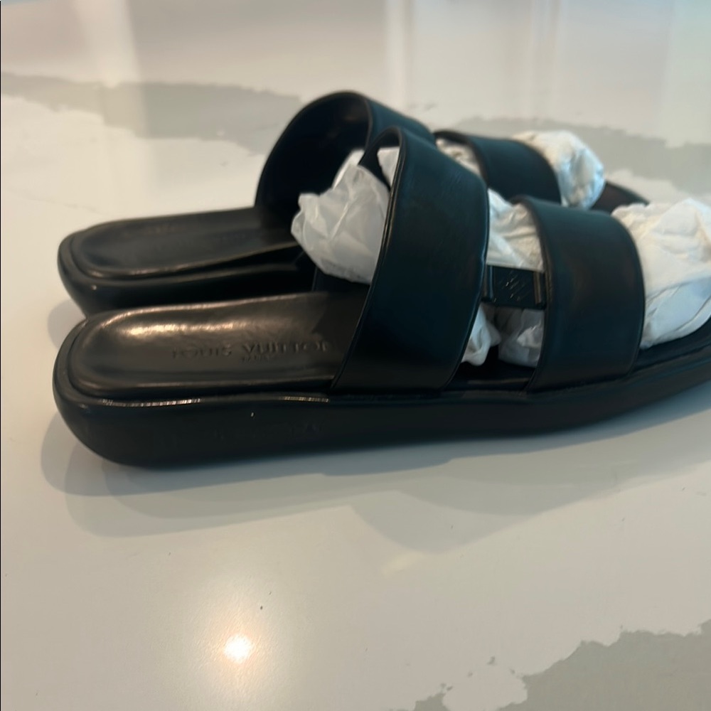 Louis Vuitton Men’s Size 9.5 Black Slide Sandals - Picture 6 of 11